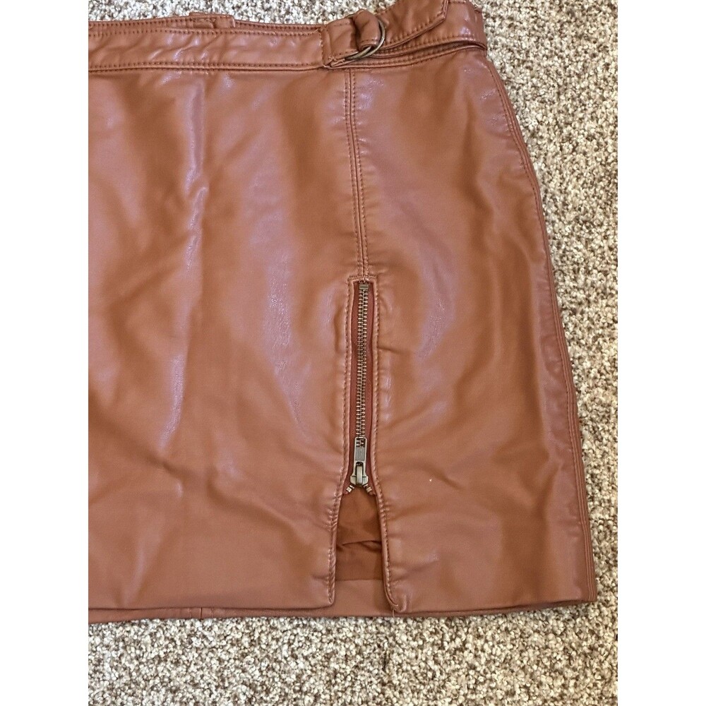 Free People faux leather mini skirt brown Sz. 8 front zipper slit buckle details - Picture 3 of 12